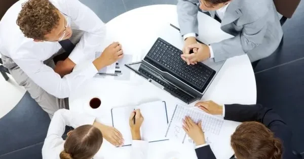 Ofis işçilərinə görməni qorumağın sadə qaydaları açıqlandı