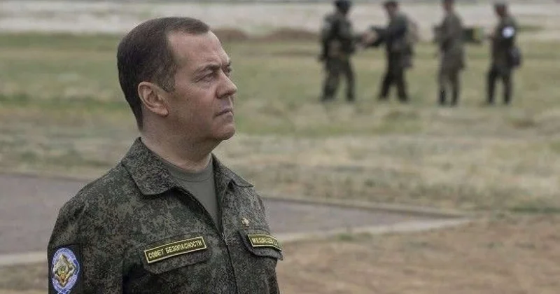Tramp ağlını itirib Medvedev