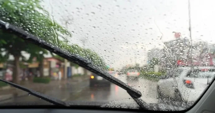 Maşının şüşələrinin tərləməməsi üçün ən qənaətcil üsul tapılıb FOTO