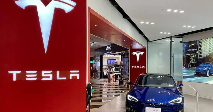“Tesla” 13 minə yaxın avtomobilini geri çağırır