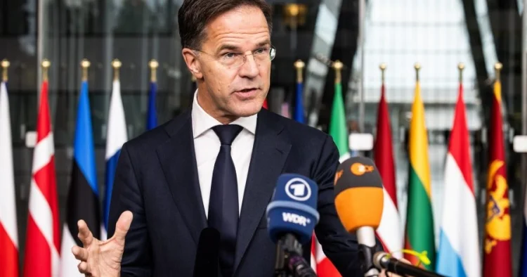 Rutte: “Atəşkəs münaqişənin sülh yolu ilə həllində ilk addım olmalıdır”