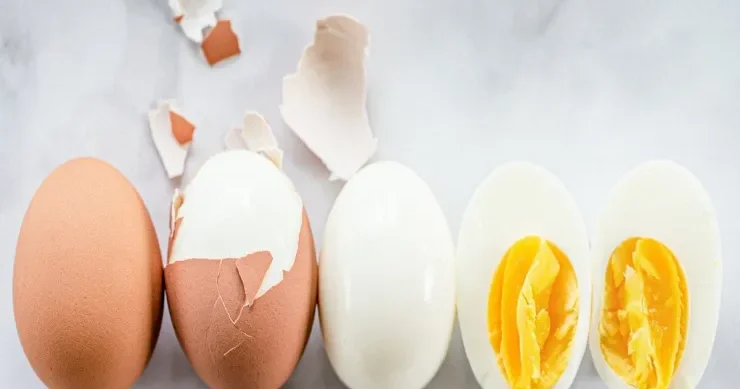 Yumurtanın qabığının asanlıqla soyulması üçün qaynadanda suya bunu əlavə edin