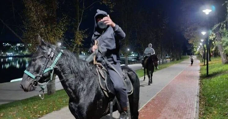 На юге России завели дело после нападения всадников на людей на озере