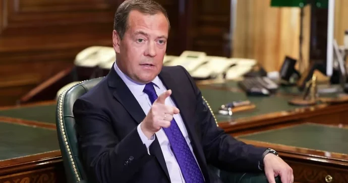 Rusiya ordusu taktikanı dəyişdi: oraları vururuq! Medvedev