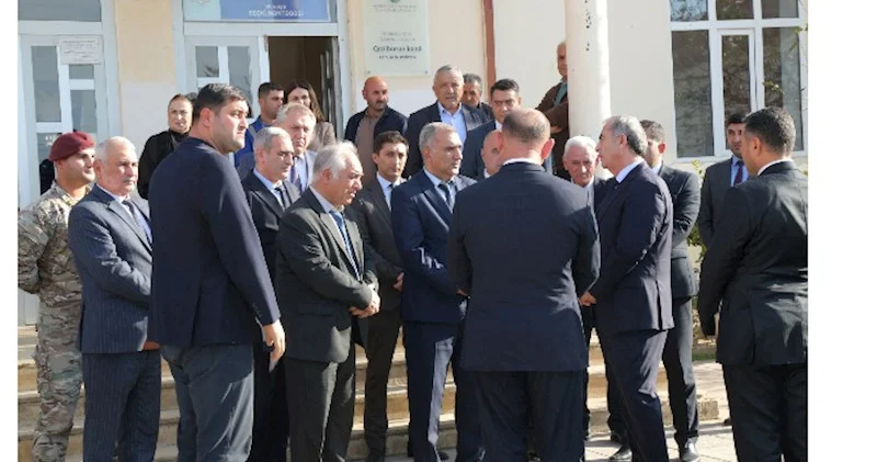Hacıqabulun Qızılburun kəndində səyyar qəbul görüş keçirildi FOTOLAR
