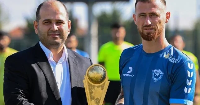 Ayın ən yaxşı qolunun müəllifi mükafatlandırıldı