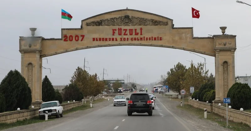 Səyyahlar Füzulidə bərpa işləri barədə məlumatlandırılıb və mina partladılmasını izləyiblər