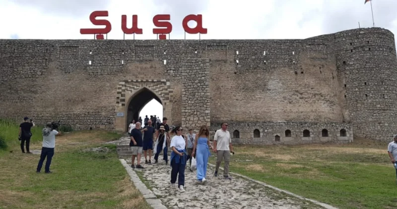 Dünya səyyahları Şuşada
