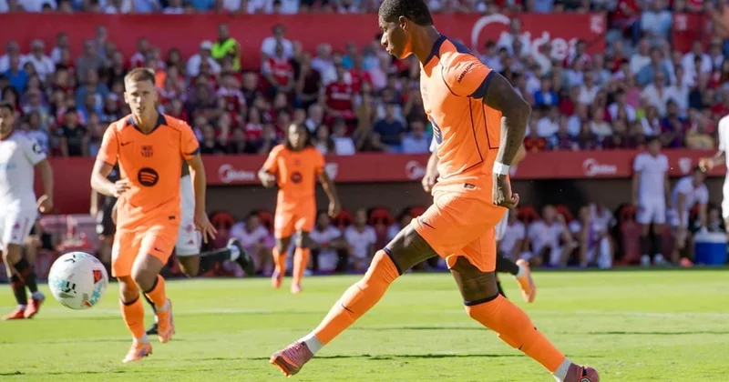 Barselona icarə əsasında komandada çıxış edən hücumçunu birdəfəlik transfer etmək istəyir
