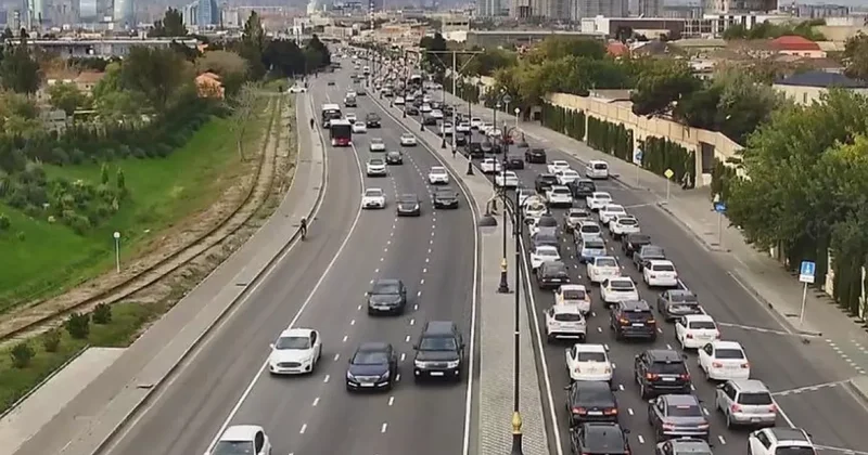 11 бакинских дорог застыли в пробках: СПИСОК