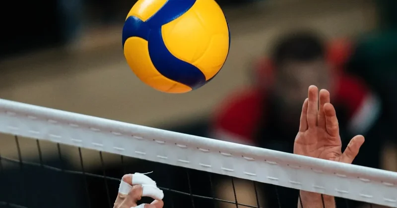Braziliyanın voleybol çempionatında top uzun müddət yerə düşmədi VİDEO