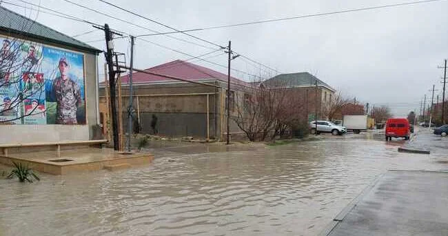 Yağış yığan magistrallar ... Azərbaycanda hələ ki, yağış sularının idarə edilməsi ilə bağlı hansısa addım atılmır