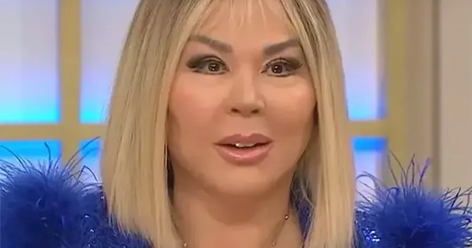 64 yaşlı müğənni: Üz dərim qırışmasın deyə sağa sola çevrilmədən yatıram