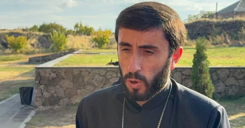Ermənistanda kilsə qıfılı üstündə dava: Titulundan məhrum olan keşiş açarları vermir