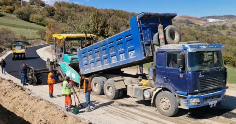 Daşkəsəndə Quşçu Çovdar Çaykənd avtomobil yolunda təmir işləri aparılır