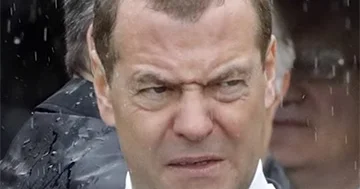 Medvedev “Trampın Rusiya ilə müharibə yoluna girdiyini” deyir...