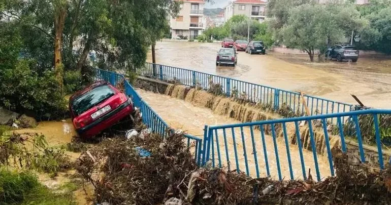 Türkiyədə şiddətli yağışlar həyatı iflic edib FOTOLAR