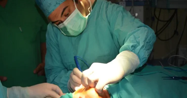 Bakıda 17 yaşlı oğlan taxta uddu