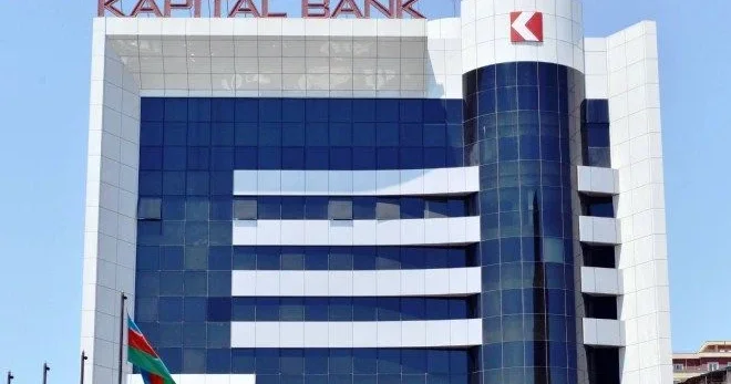 Bank əməkdaşı pulu sayarkən 100 manatı qəsdən yerə atırmış