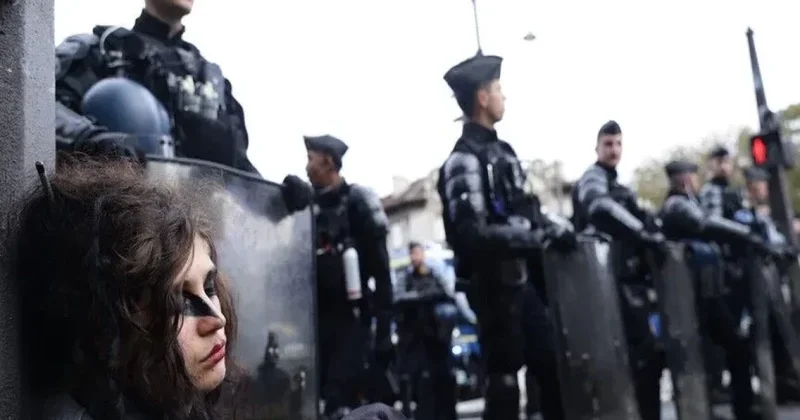 Fransanın daxili işlər naziri: Sabah aksiyalarda zorakılığa qətiyyətli cavab veriləcək, 70 min polis səfərbər edilib