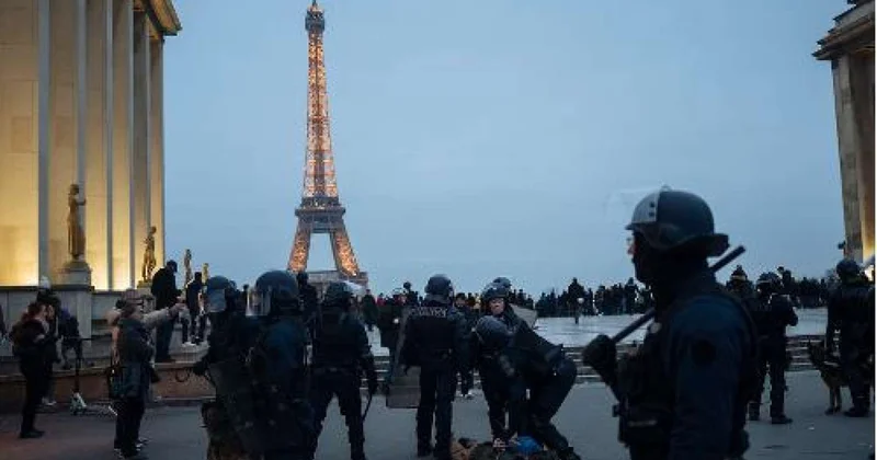 PSJ nin oyunu Parisdəki iğtişaşlara görə təxirə salındı