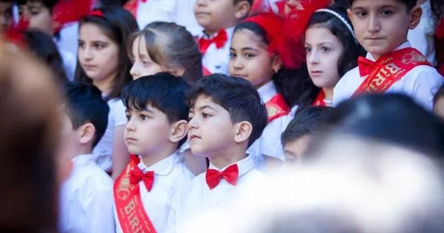 850 yerlik məktəbdə 2552 şagird oxuyur