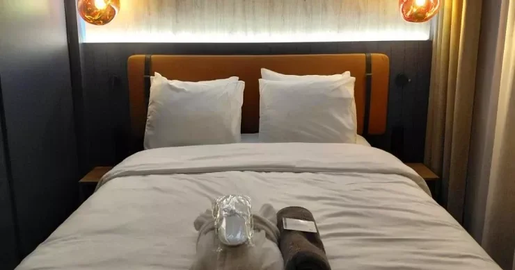 Otel otağınızda və kirayə evdə gizli kameranı bu üsulla tapın