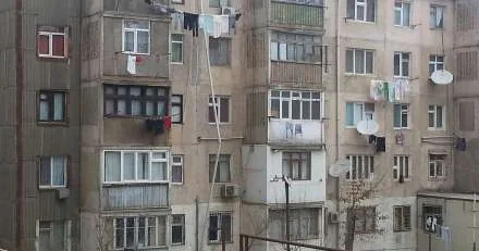Köhnə binalara təzə ömür: Bəzəmək, yoxsa sökmək?