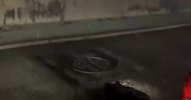 Bakıda yolda çuxur yarandı Təhlükəli GÖRÜNTÜLƏR