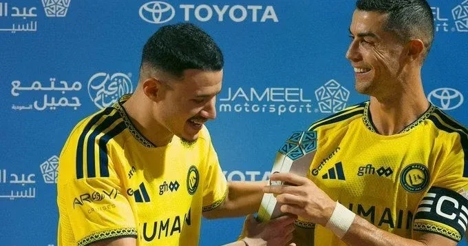 Ronaldu ən yaxşı oyunçu mükafatını komanda yoldaşına verdi