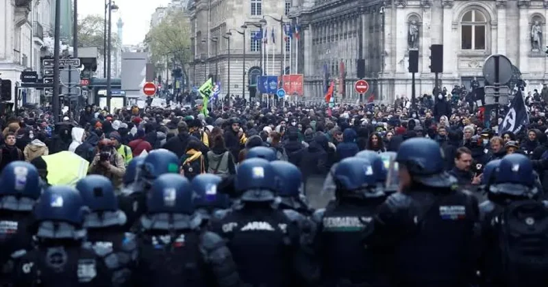 Франция выведет 70 тысяч силовиков на улицы перед массовыми протестами