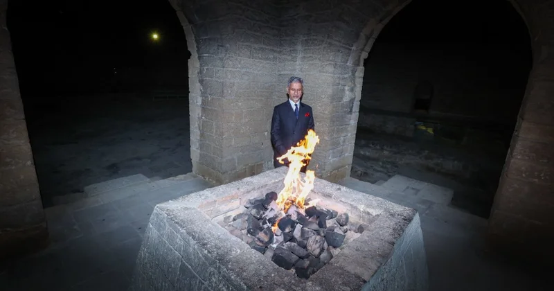 Hindistanın xarici işlər naziri Bakıda tarixi Atəşgah məbədini ziyarət edib