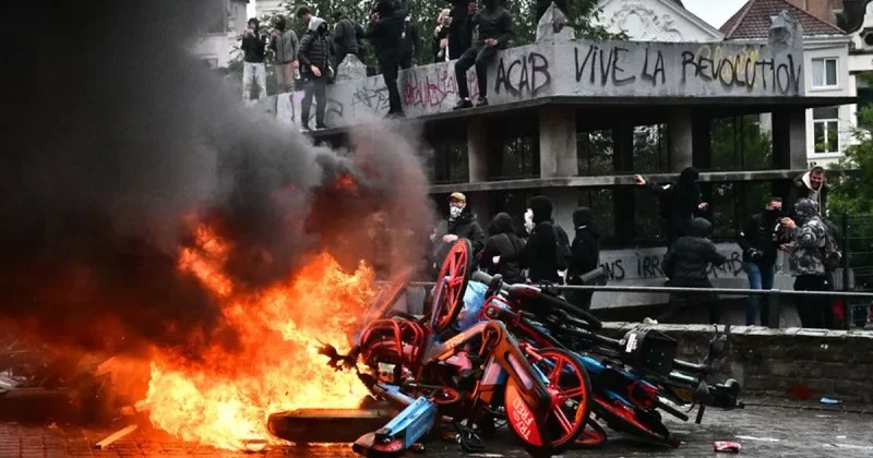 В Брюсселе запретили прокат самокатов из за протестов