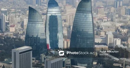Флешмоб волонтеров в Баку: подготовка к VII Всемирному форуму межкультурного диалога