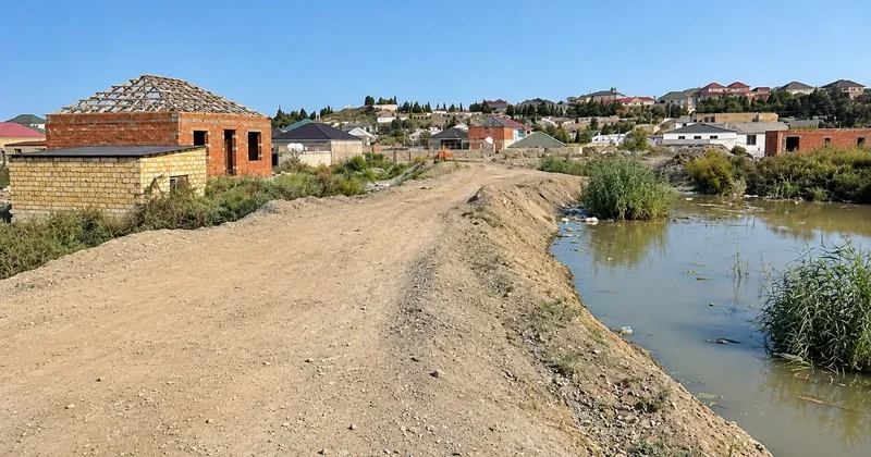 Masazırda gölün ətrafında tikilən evləri su basıb: 200 dən çox sakin evini tərk edib Video