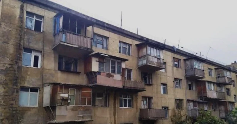 Köhnə binalarda mənzil almağın riskləri nələrdir? Sənədlərdən təmirə qədər
