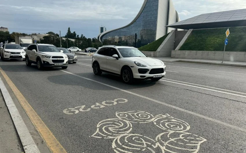 COP29 zolaqlarında yol nişanları sökülür