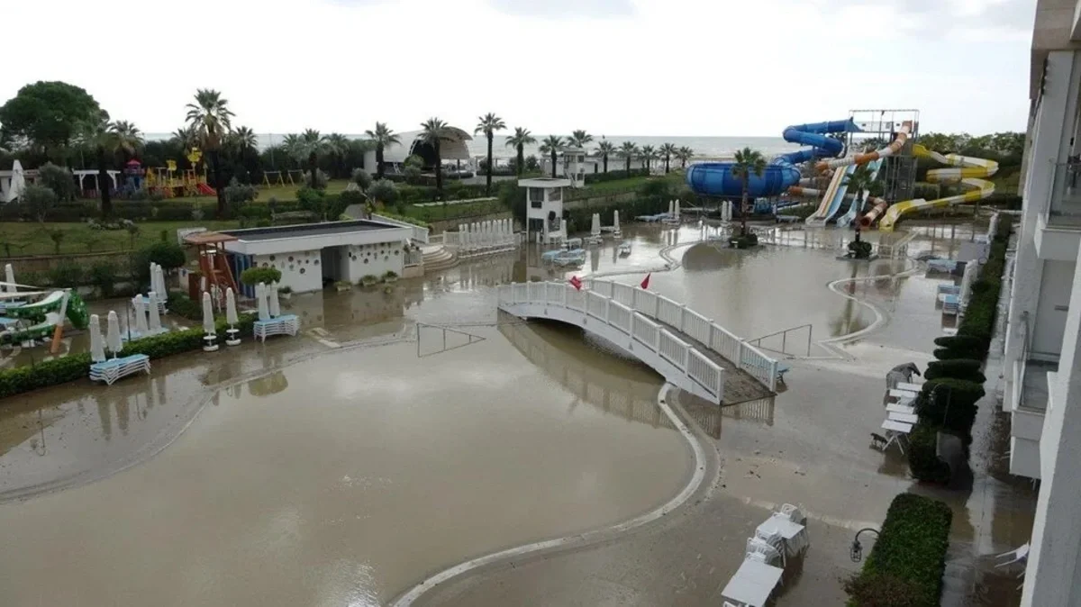 Antalyada hoteldən 400 nəfər təxliyə edilib FOTOLAR