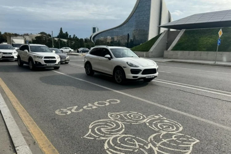 COP29 zolaqlarında yol nişanlarının sökülməsinə başlanılıb