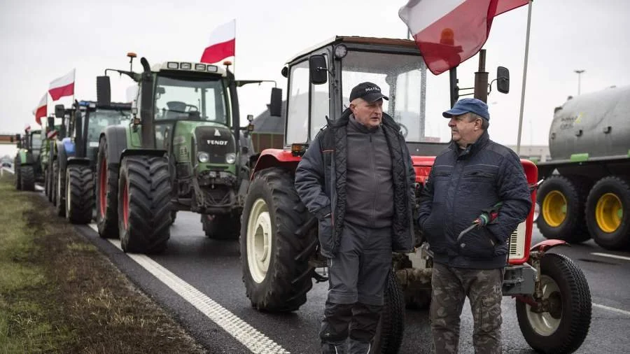 Polşa fermerləri Ukrayna ilə sərhəddə keçid məntəqəsini bağlayıblar