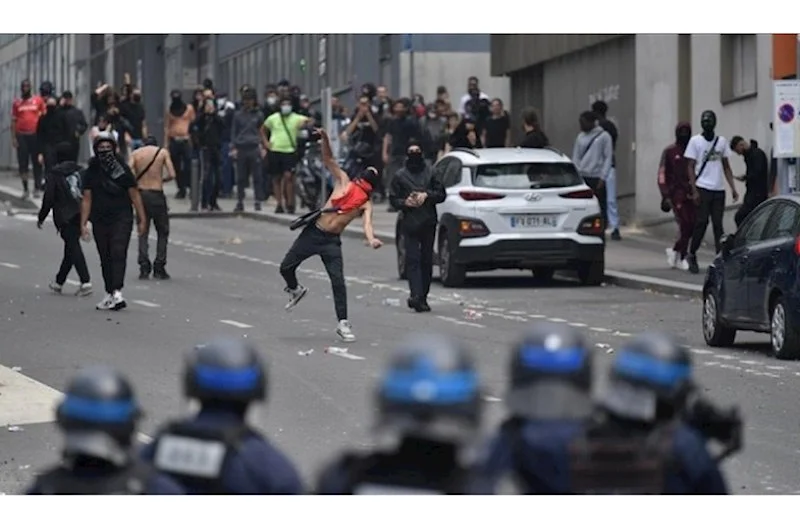 NATO əleyhinə olan kanadalılar polislə qarşıdurma yaşayır