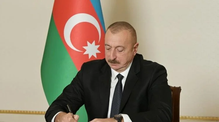 Dövlət başçısı onları təltif etdi SİYAHI