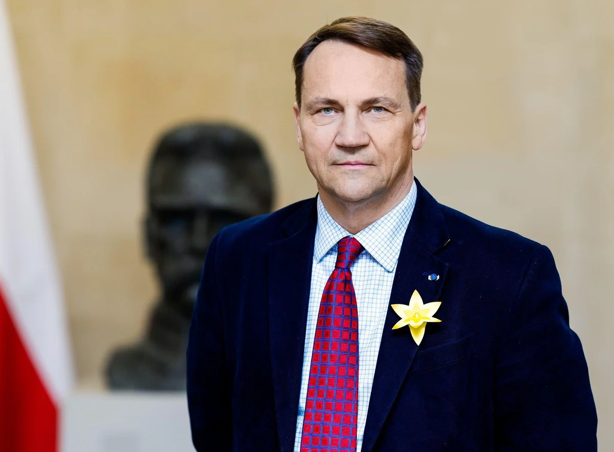 “Ukrayna döyüşməyi dayandıranda müharibə bitməyəcək” Sikorski AzPolitika onlayn siyasiictimai qəzet