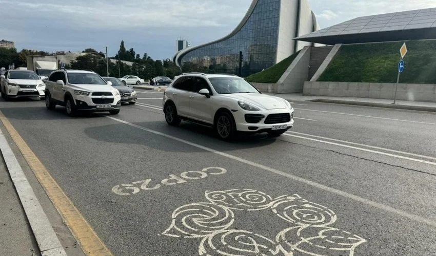 COP29 zolaqlarında yol nişanları sökülür