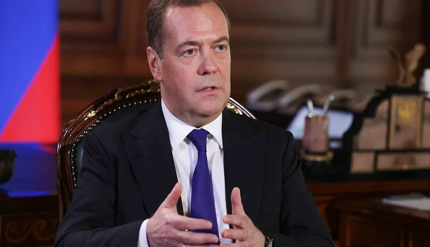 Medvedev: “Tramp bütün sanksiyaları tezliklə ləğv etməyəcək”