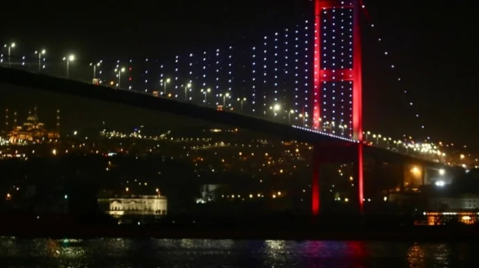 İstanbul boğazında gəmilərin hərəkəti ikitərəfli dayandırılıb