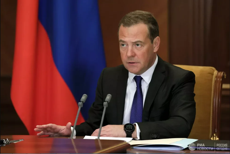 Medvedev: Tramp Ukrayna münaqişəsinə son verə bilər