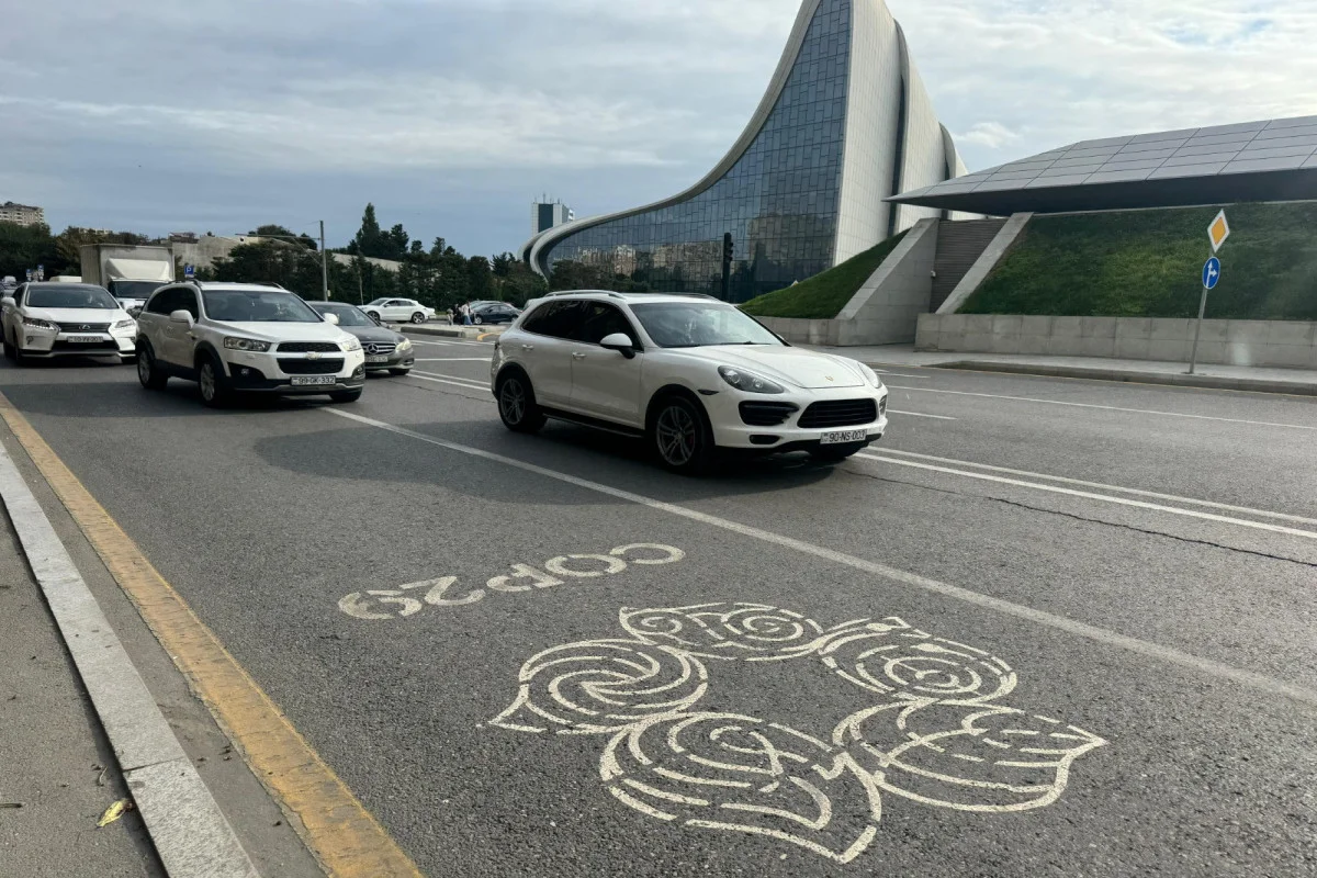 COP29 zolaqlarında yol nişanları sökülür