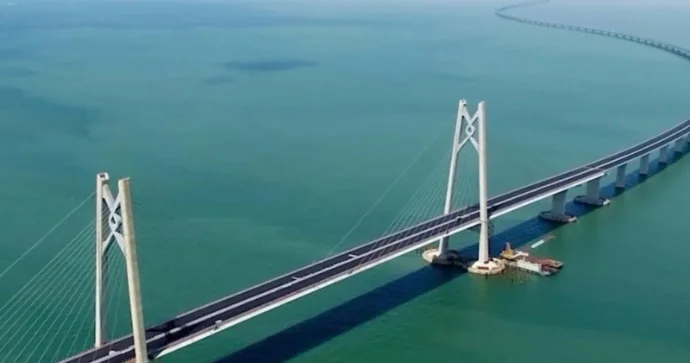 İki saat sükan arxasında: Dünyanın ən uzun körpüsü harada yerləşir? FOTOLAR