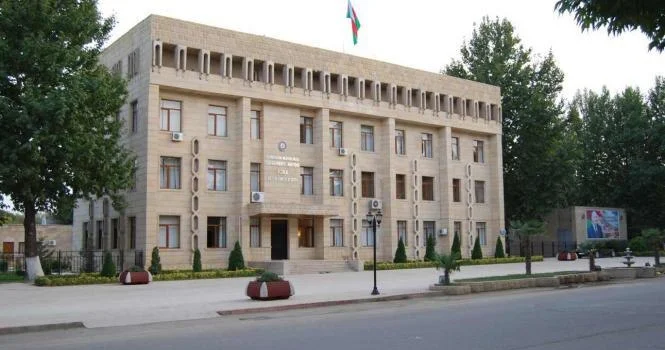 Döşəməsi çökən binadan 60 ailə təxliyə olundu